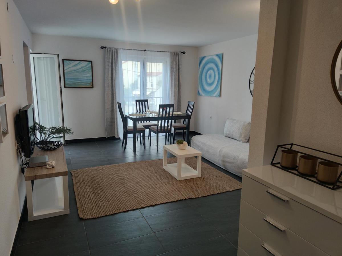 Apartments Obala Malinska Bagian luar foto